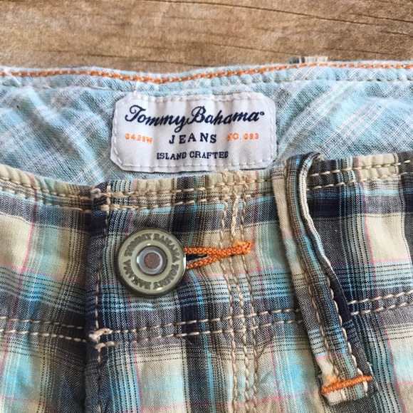 Men’s Plaid shorts by Tommy Bahama. Size 32 - Picture 3 of 6